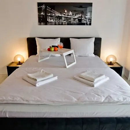Апартаменти Old Town River View 123 Бухарест