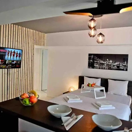 Апартаменти Old Town River View 123 *